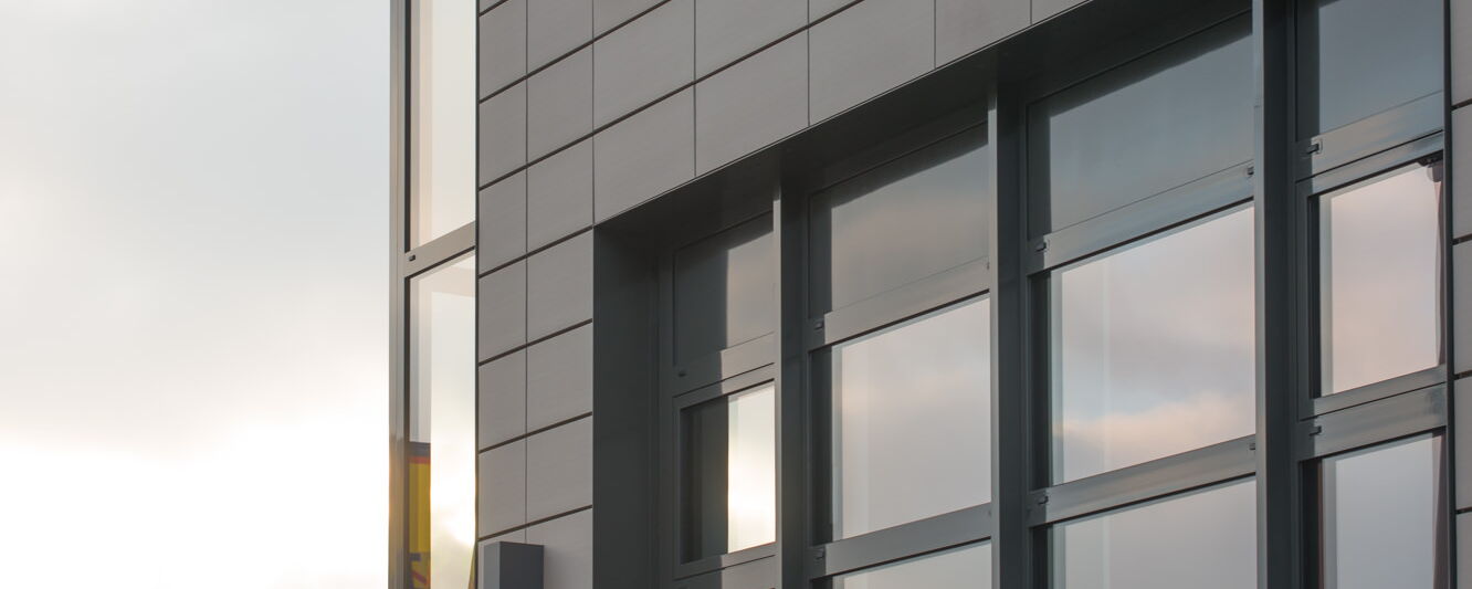 Fensterfassade über Eck