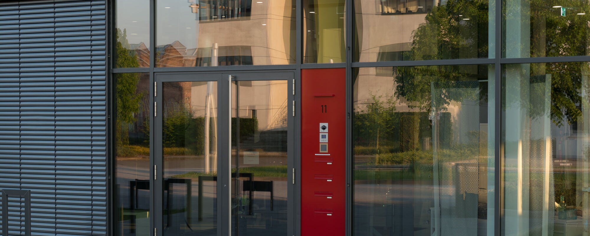 Fassadendetail Eingangstüren